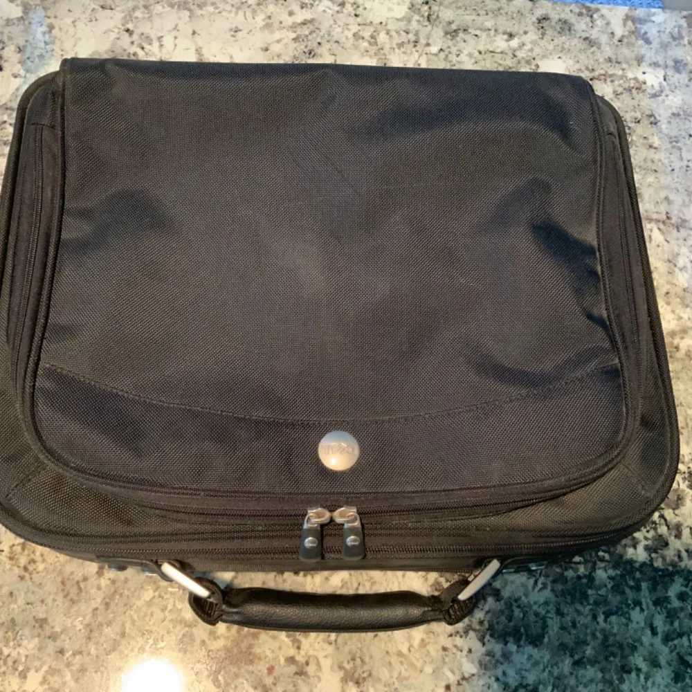 DELL LAPTOP TRAVELING CASE $25